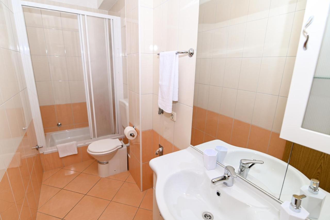 Apartmani Adria Trogir Eksteriør billede