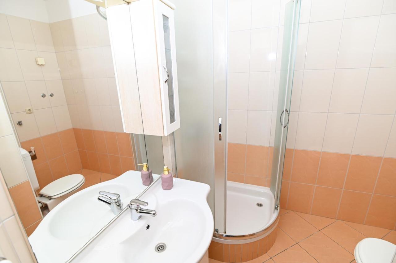 Apartmani Adria Trogir Eksteriør billede